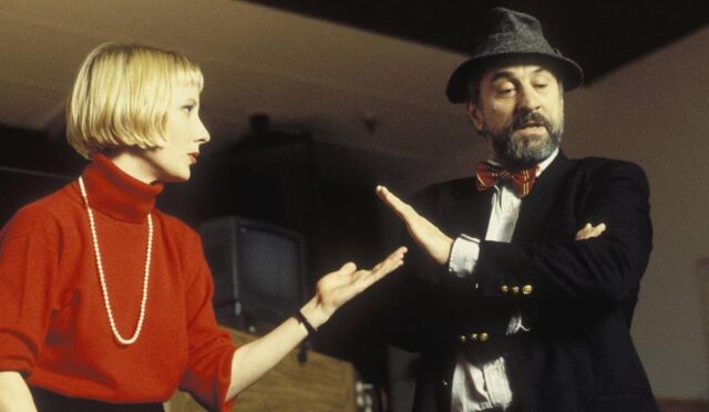 Robert De Niro’nun Unutulmuş Başyapıtı: “Wag the Dog” İzlemeye Değer