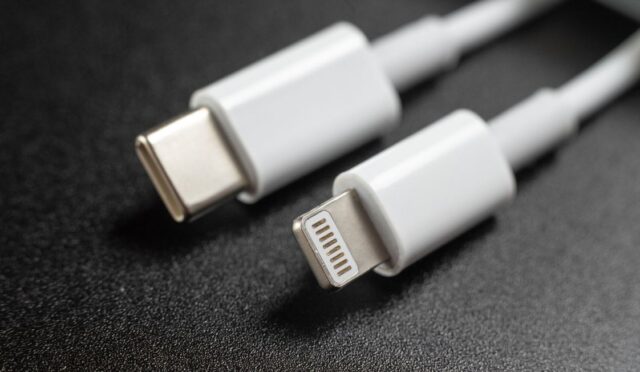 iPhone Şarj Aleti Hakkında Bilmeniz Gereken Her Şey: Fiyat, Özellik, Uyum ve Orijinallik