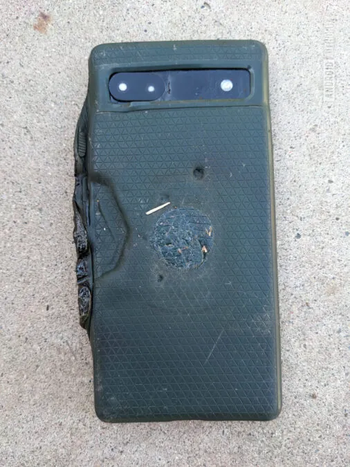 googlein uygun fiyatli telefonu sarj sirasinda eridi 1