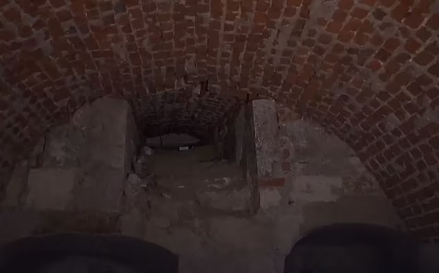 unlu kalede 300 yildir kimsenin giremedigi bir oda ortaya cikti 1 mKiiigJy