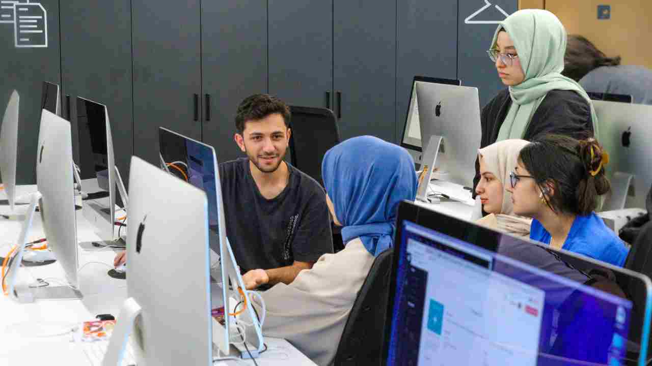 bu okulda ogretmen yok yazilim egitimi veren 42 turkiyenin muracaatlari basladi 0 Gw9ey7KS